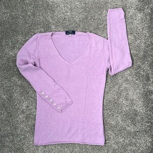 GOBI Lavender V-Neck Cashmere Sweater with Buttoned Sleeves - Womens S small